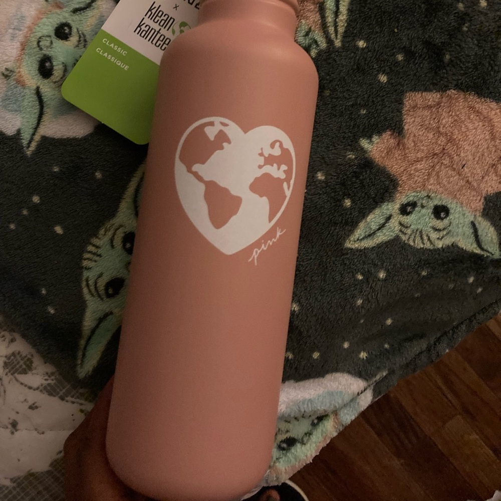 Vs PINK Earth Canteen